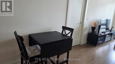 330 Richmond St W in Toronto, ON - Building Photo - Building Photo