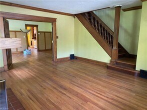 2572 Mayfield Rd, Unit 2574 Mayfield Rd in Cleveland Heights, OH - Building Photo - Building Photo