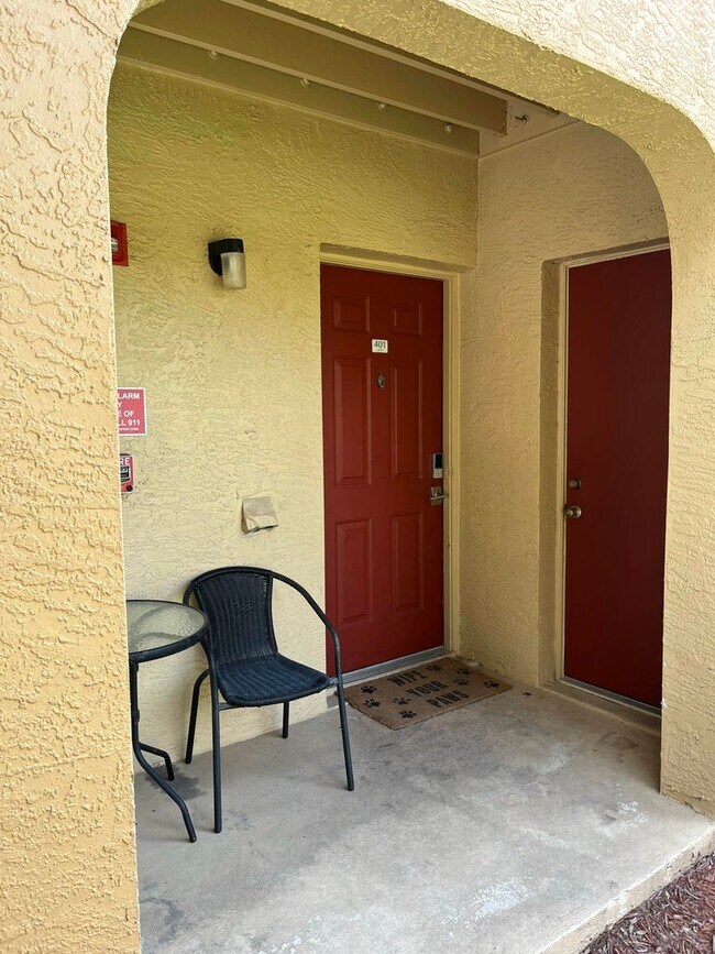 property at 4751 Via Palm Lks