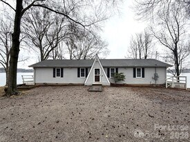 3628 Brooks Ln in Lake Norman of Catawba, NC - Building Photo
