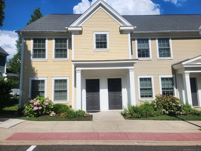 64 Stoneridge Cir in Stamford, CT - Building Photo - Building Photo