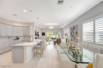 5743 Highbourne Dr in Naples, FL - Building Photo - Building Photo