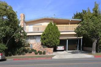 2153 Montana Ave in Santa Monica, CA - Building Photo - Building Photo