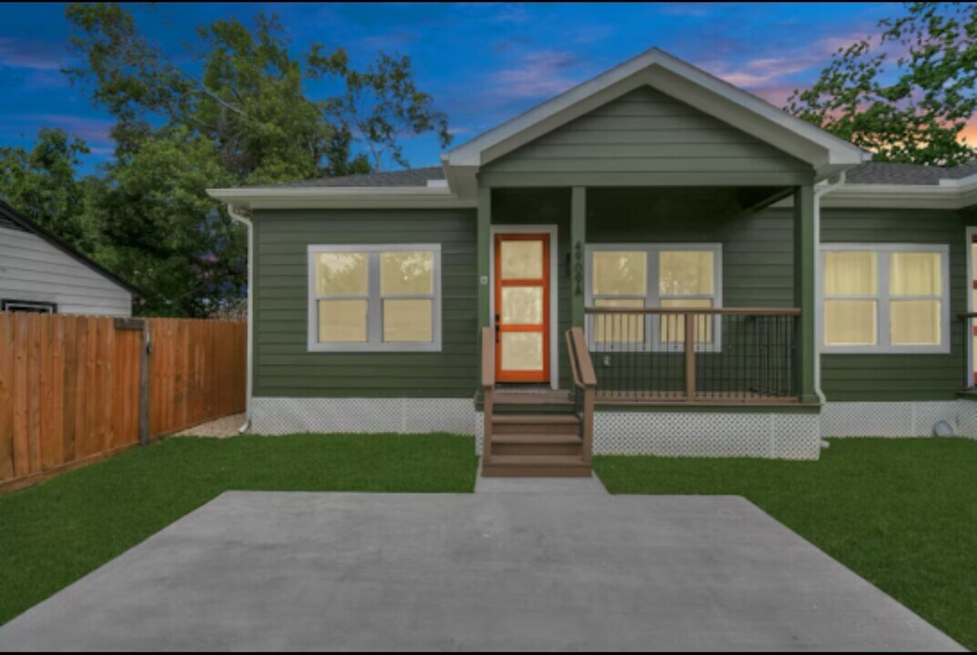4909 Higgins St in Houston, TX - Building Photo