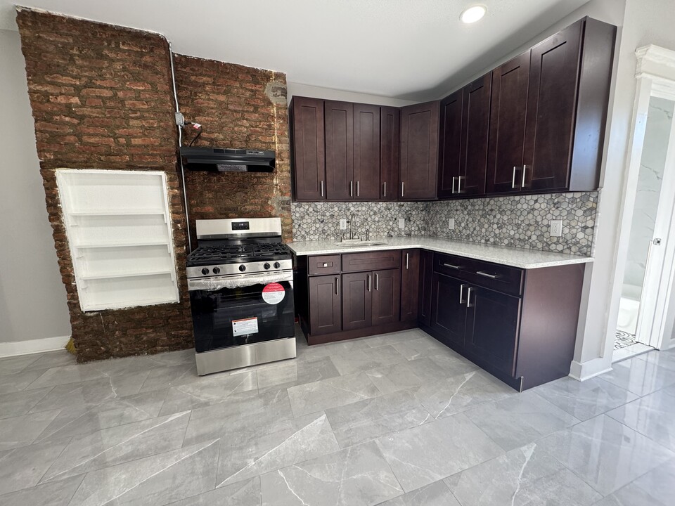 165 Clendenny Ave, Unit #2 in Jersey City, NJ - Building Photo