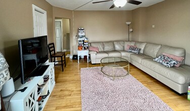 916 Marshall Ave in St. Paul, MN - Building Photo - Building Photo