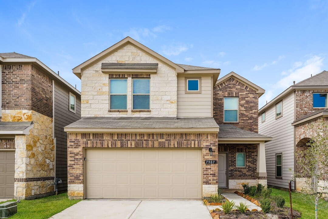 7907 Fijian Cypress Dr in Cypress, TX - Foto de edificio