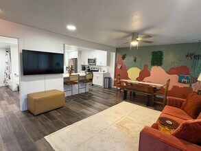 380 Utah Ave in Hildale, UT - Foto de edificio - Building Photo