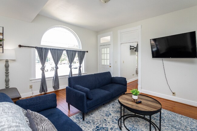 600 E Main St in Waynesboro, VA - Foto de edificio - Building Photo