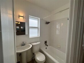 1555 Harrison St in Hollywood, FL - Building Photo - Building Photo