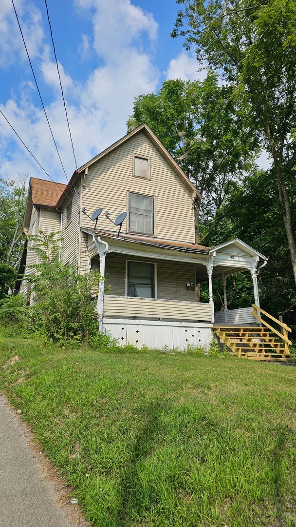property at 110-110.5-1105 Wood St