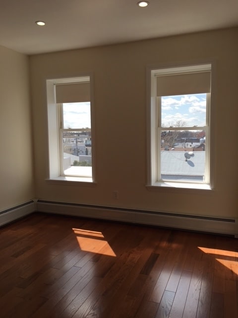 42 Beacon Ave in Jersey City, NJ - Building Photo - Building Photo