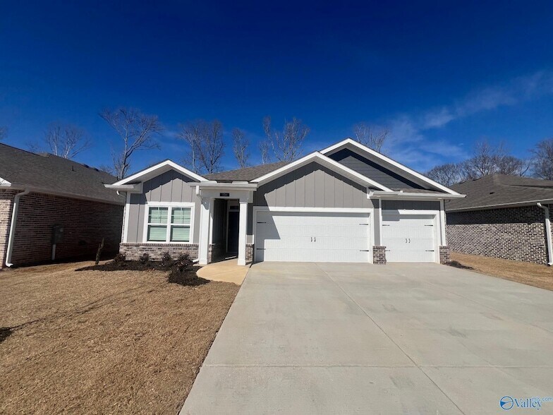 334 Sandy Oak Dr in Harvest, AL - Building Photo