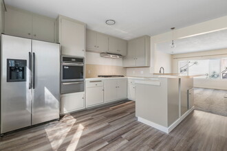 8335 W Manchester Ave, Unit D in Venice, CA - Building Photo - Building Photo