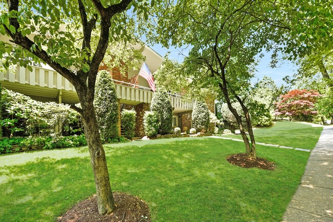 59 Southport Woods Drive in Fairfield, CT - Building Photo - Building Photo