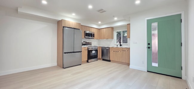 property at 1330 Tamarind Ave