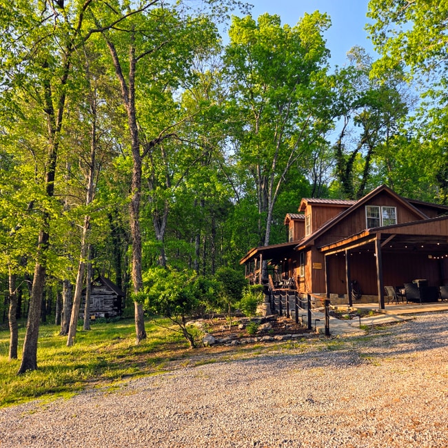 1115 Bear Creek Pike in Columbia, TN - Building Photo - Building Photo