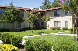 Wright Place in Sacramento, CA - Building Photo