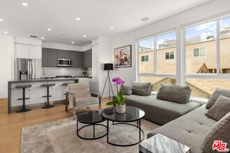1226 N Sycamore Ave in Los Angeles, CA - Building Photo - Building Photo