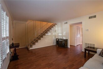 10 Vista Square NW in Atlanta, GA - Building Photo - Building Photo