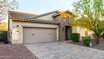 18225 W Montecito Ave in Goodyear, AZ - Building Photo