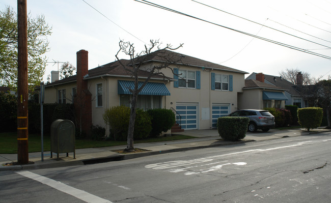 950 N Humboldt St in San Mateo, CA - Foto de edificio - Building Photo