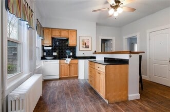 35 Brewer St in Newport, RI - Building Photo - Building Photo