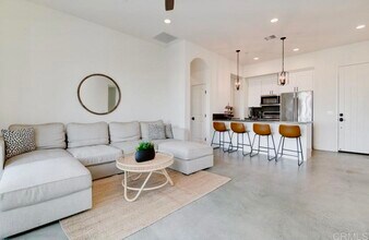 1708 1/2 Sunrise Dr in Vista, CA - Building Photo - Building Photo