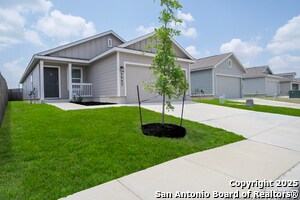 7002 Satellite Wy in San Antonio, TX - Building Photo