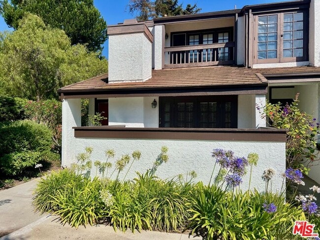 property at 1586 Palisades Dr