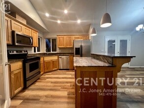 1359 SW Eclipse Ln in Grants Pass, OR - Building Photo - Building Photo