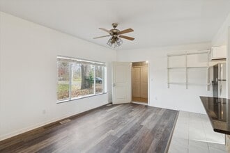 671 W Clark Rd, Unit 1 in Ypsilanti, MI - Foto de edificio - Building Photo