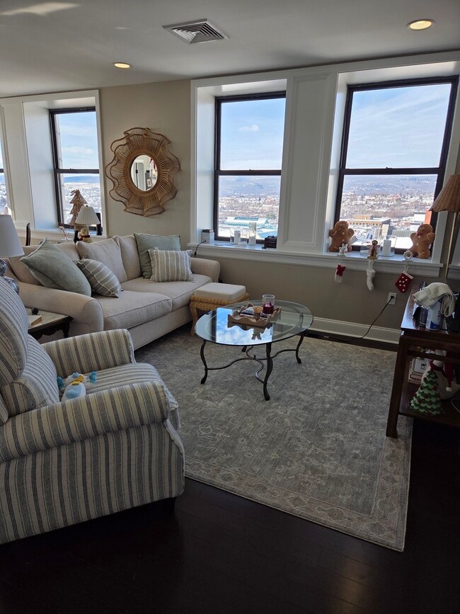 108 N Washington Ave, Unit 902