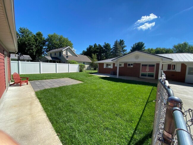 6057 N 300 E in Leesburg, IN - Building Photo - Building Photo