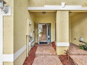 2529 NW 31st Ct in Oakland Park, FL - Building Photo - Building Photo