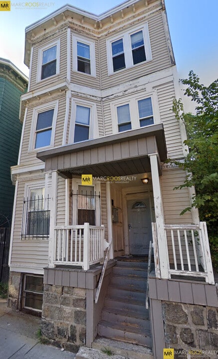 733 Parker St, Unit 2 in Boston, MA - Foto de edificio