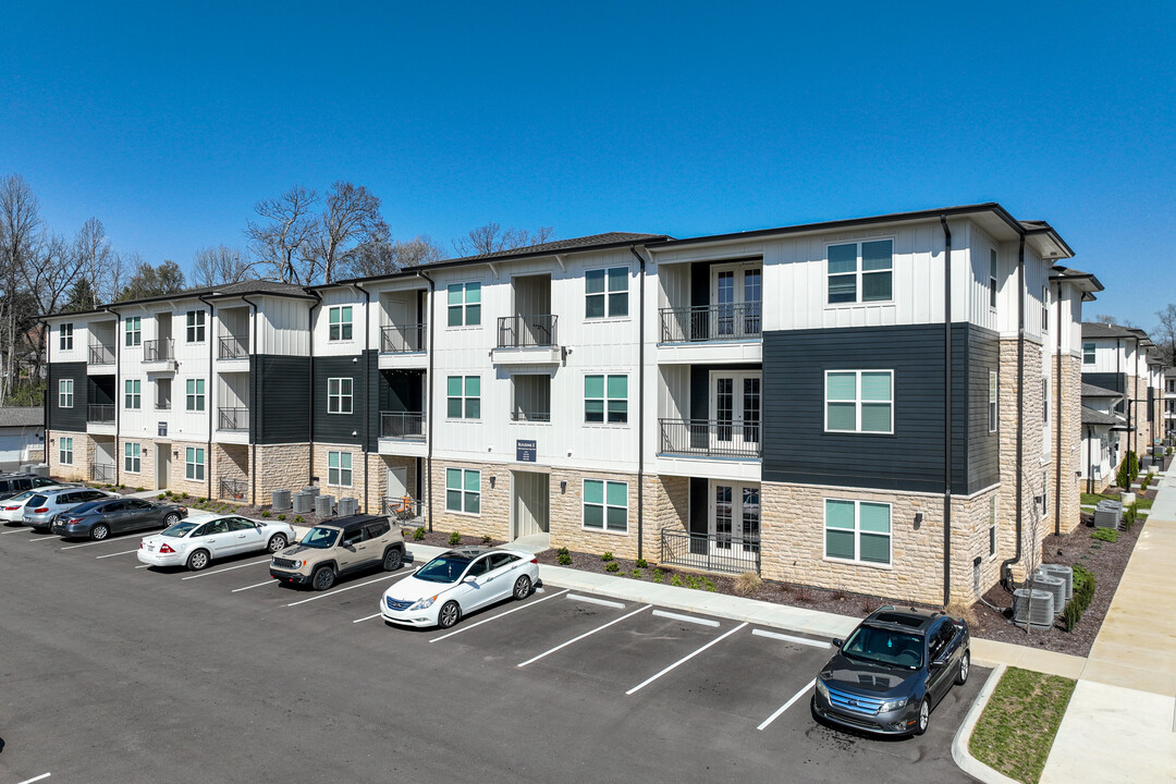 Lakemoor Station in Knoxville, TN - Building Photo