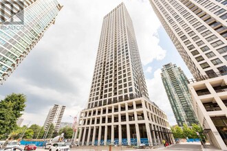 30-2930 Elm Dr W in Mississauga, ON - Building Photo - Building Photo