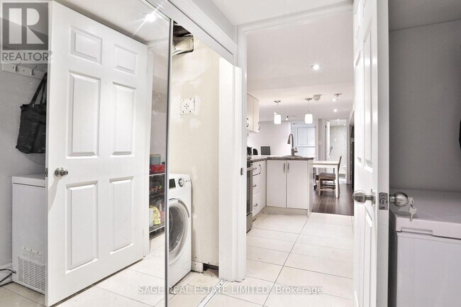 207 Cedarvale Ave in Toronto, ON - Building Photo - Building Photo