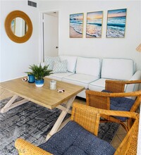 3250 10th St N in Naples, FL - Foto de edificio - Building Photo