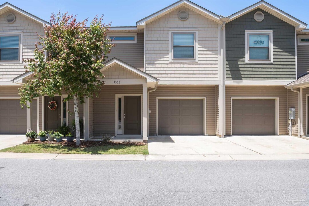 3508 Mossy Oak Villas Cir in Pensacola, FL - Building Photo