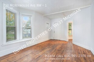 710 Mc Reynolds Ave NW in Grand Rapids, MI - Building Photo