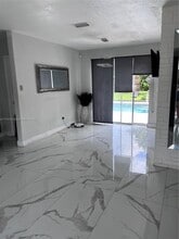 7070 Raleigh St in Hollywood, FL - Building Photo - Building Photo