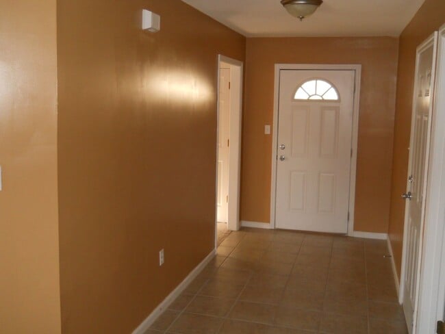 817 Summer Ln in Hahira, GA - Building Photo - Building Photo