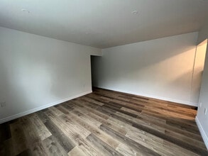 2150 Lilnan Ct in Burlington, ON - Building Photo - Building Photo