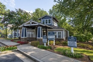 Wynnwood Vinings in Atlanta, GA - Building Photo