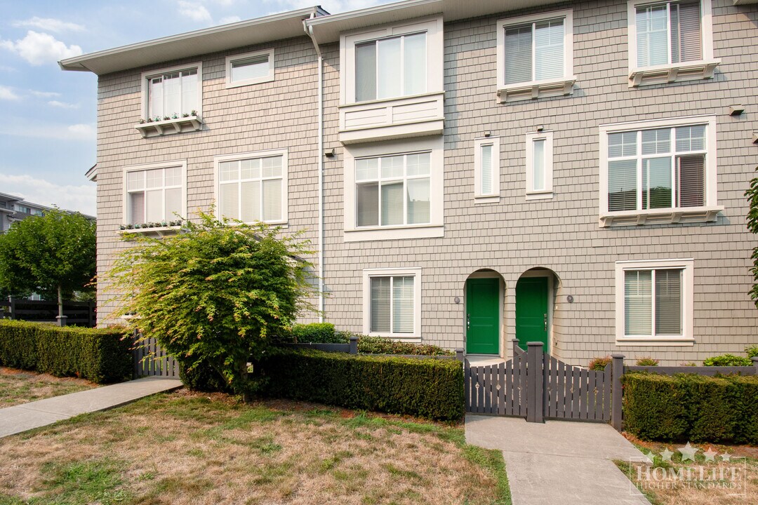 8168-136A 136A St in Surrey, BC - Building Photo