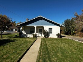 2989 W Line St in Bishop, CA - Building Photo