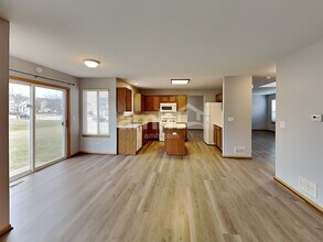 39234 N Ogden Ln in Beach Park, IL - Foto de edificio - Building Photo