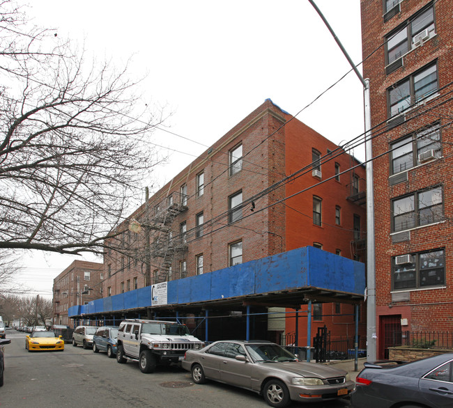 41-56 Lamont Ave in Flushing, NY - Building Photo - Building Photo